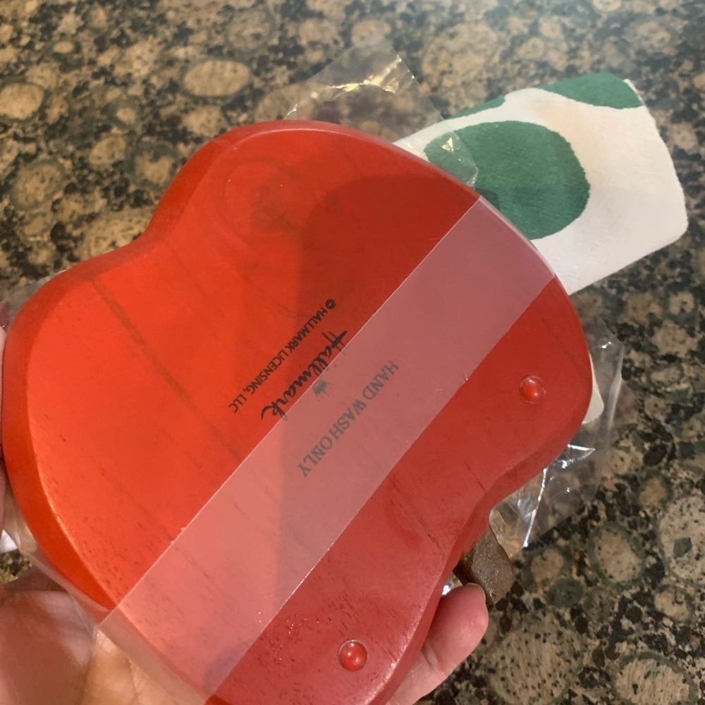 Hallmark Red and Green Dinnerware Set - Picture 2 of 2